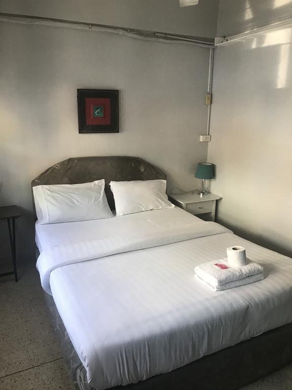 Scandalic Bar And Guest House Pattaya ภายนอก รูปภาพ