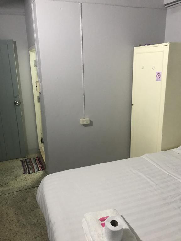 Scandalic Bar And Guest House Pattaya ภายนอก รูปภาพ