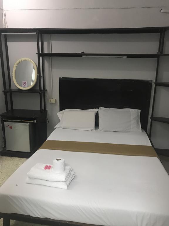 Scandalic Bar And Guest House Pattaya ภายนอก รูปภาพ